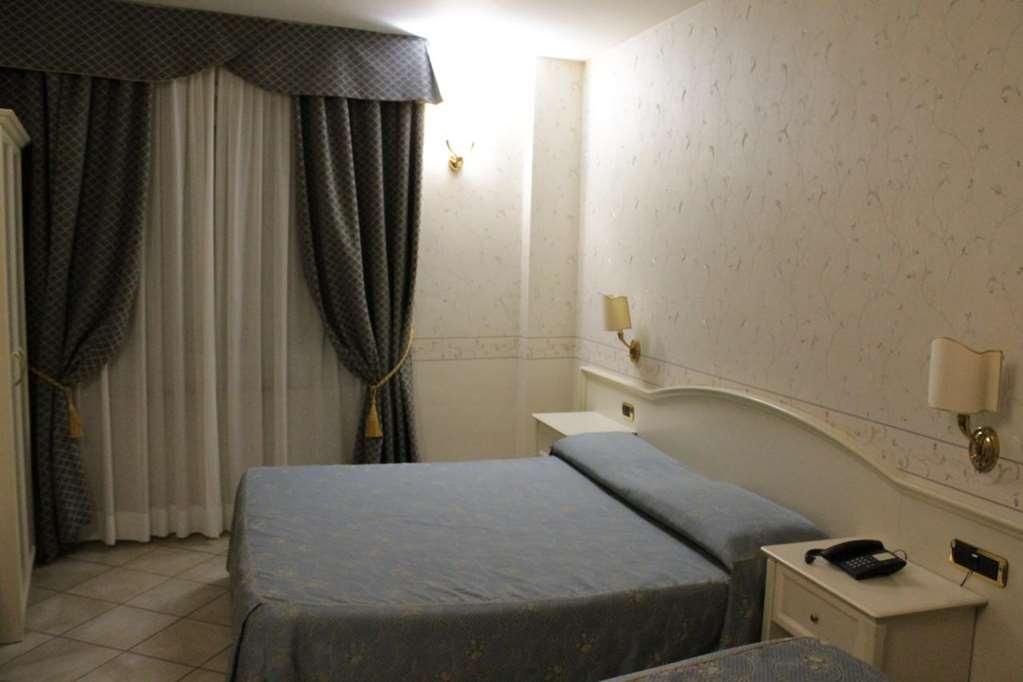 Hotel La Noce Chivasso Habitación foto